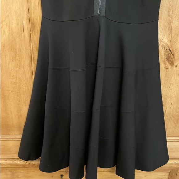 Elegant Black Short Sleeve Dress - Picture 4 of 4